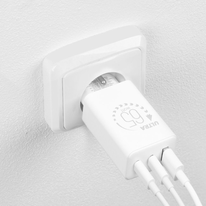OBAL:ME GaN Cestovní Nabíječka USB-A + 2xUSB-C 65W White